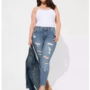 🌹Torrid Bombshell Skinny Premium Stretch High-Rise Destructed Jean